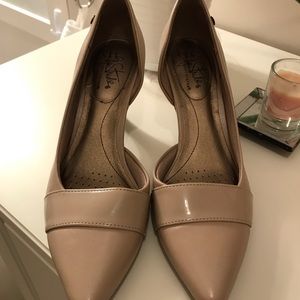 Life Stride heels. size 7 1/2. Beige/Taupe.